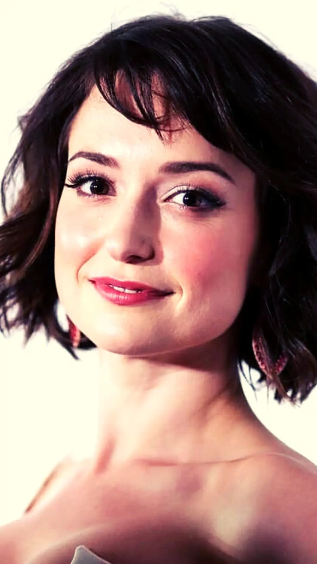 Milana Vayntrub Net Worth and Salary - Who Is The Owner Of